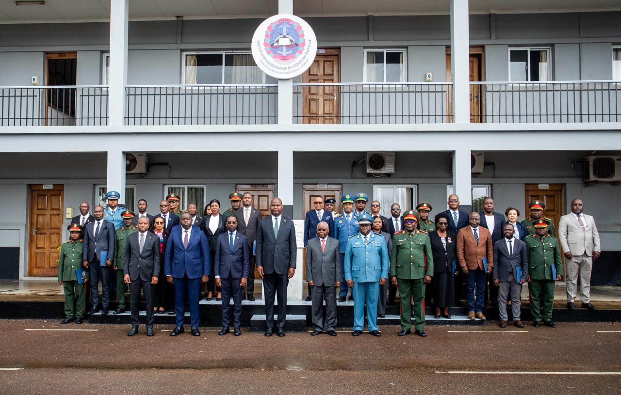Moçambique reforça capacidade de defesa com encerramento de três cursos no ISEDEF