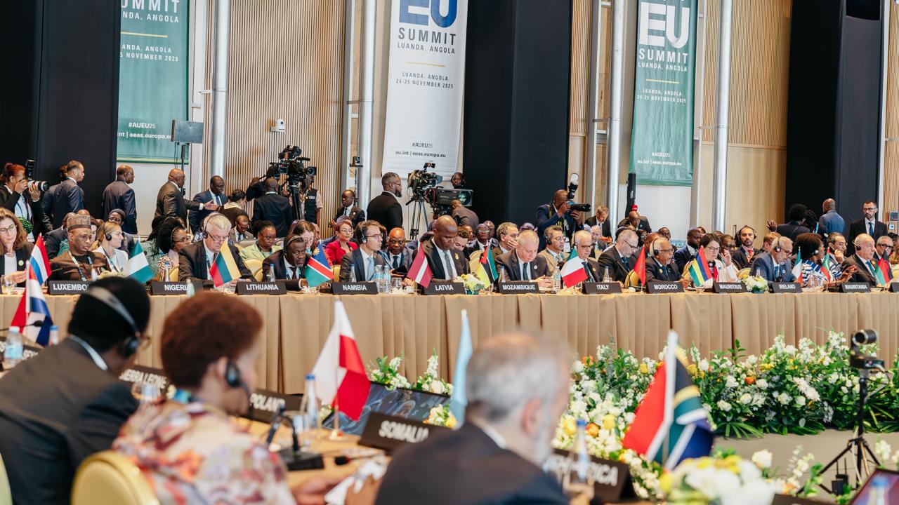 Presidente da República participa na sessão temática da II Cimeira UA-UE em Luanda
