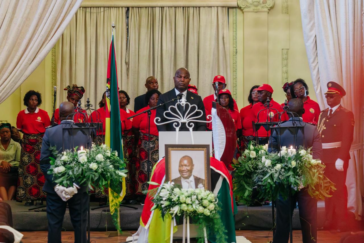 Presidente Chapo enaltece legado de Feliciano Salomão Gundana em funeral de Estado