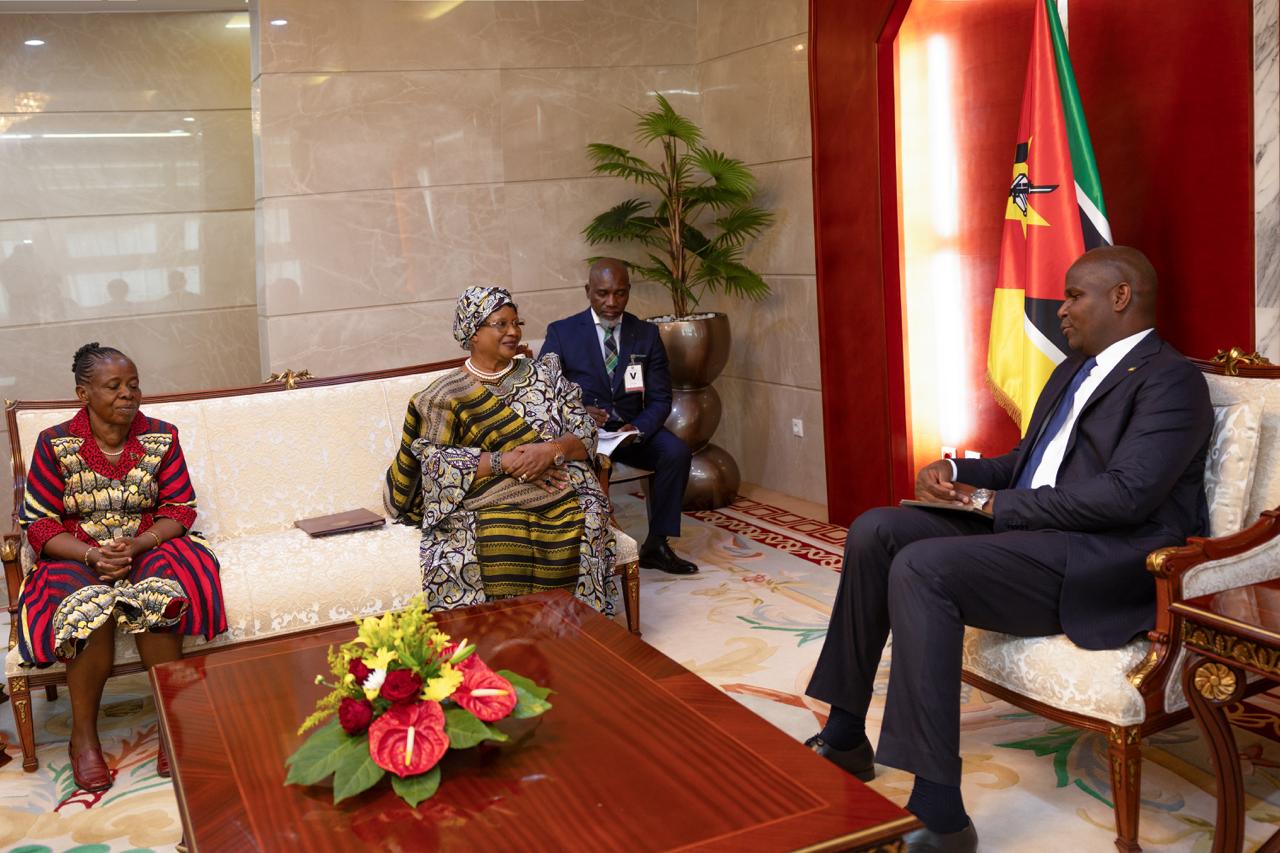 Presidente Chapo recebe Joyce Banda para troca de experiências sobre paz na região