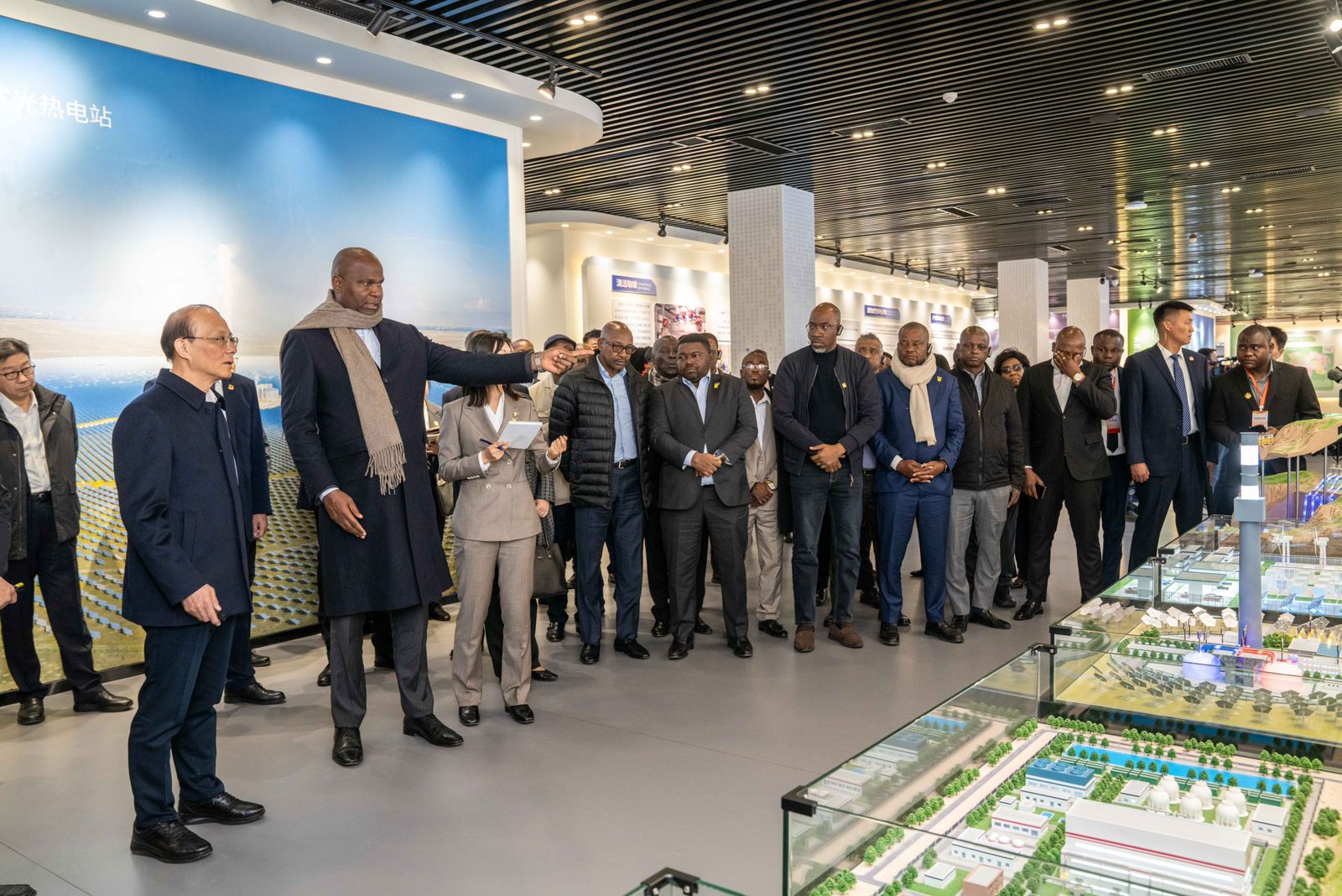 Moçambique reforça aposta em energia e infraestruturas com apoio de Qinghai